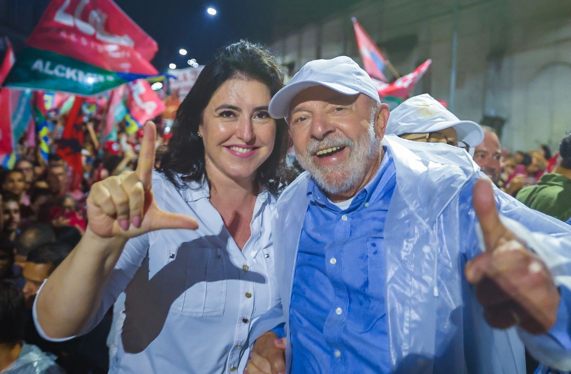 Eleitores com nível superior, idosos e mulheres são os principais eleitores de Simone em SP