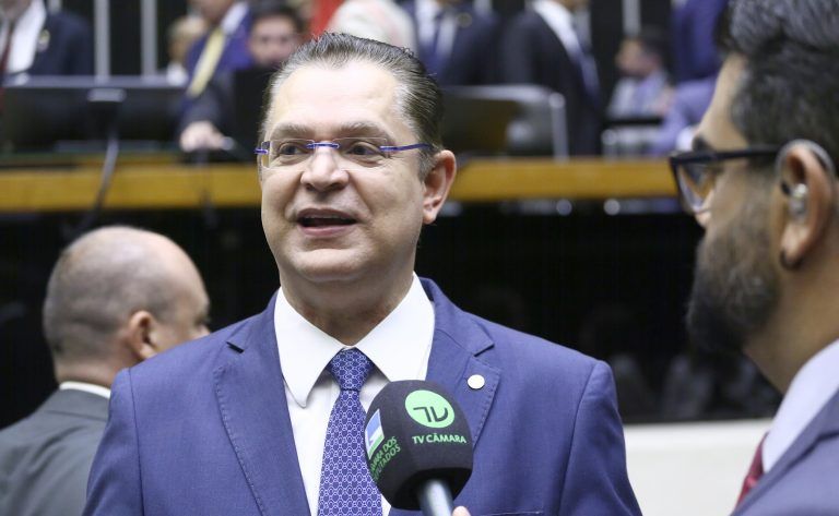 Após apoiar emenda das 52h, PL tenta usar escala 4×3 para travar PEC da 6×1