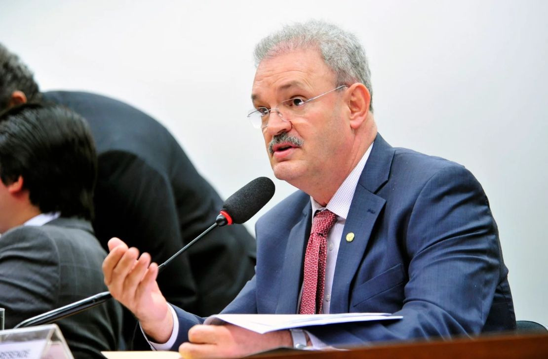 Com voto favorável de Geraldo Resende, comissão aprova PEC pelo fim da escala 6×1