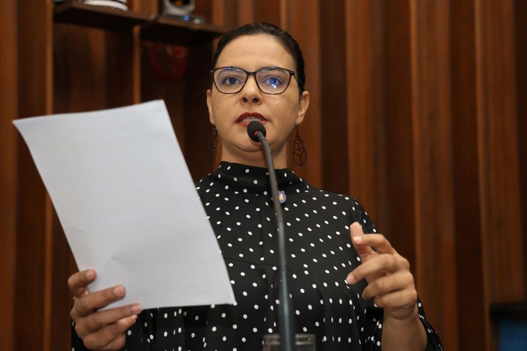 Gleice Jane critica uso de IA sem estrutura nas escolas e defende regras para câmeras em salas