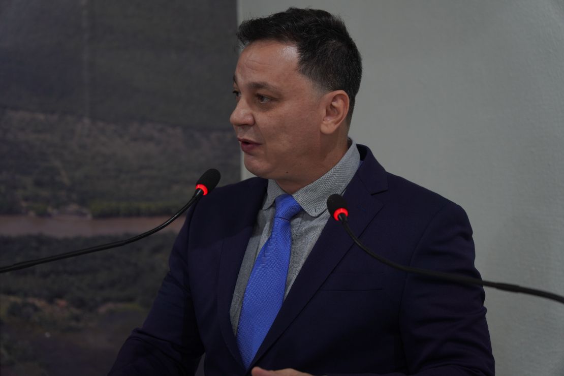 Vereador Johnny Guerra cobra abertura de processo para viabilizar arquibancada no Estádio André Borges em Coxim