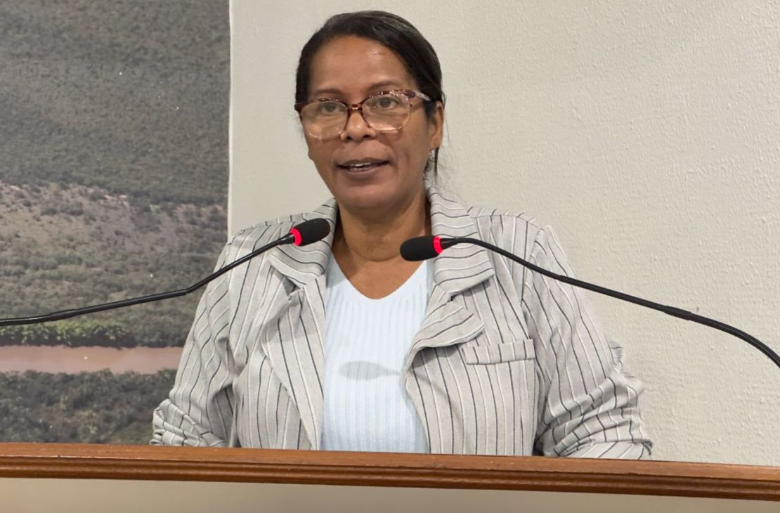 Vereadora Simone Gomes volta a cobrar respostas sobre rescisões e convocações de servidores do processo seletivo em Coxim