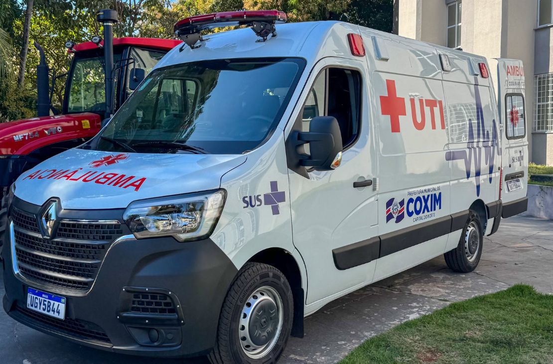 Coxim recebe nova ambulância e trator para reforçar serviços públicos no município