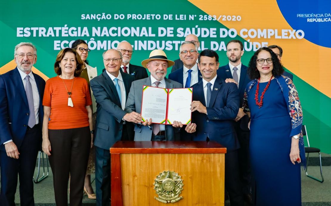 Nova lei de Lula fortalece a indústria da saúde e a produção de medicamentos no Brasil