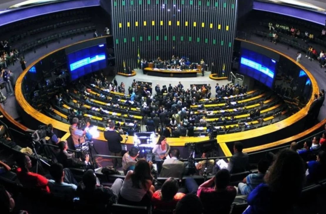 Câmara instala comissão para analisar redução da maioridade penal
