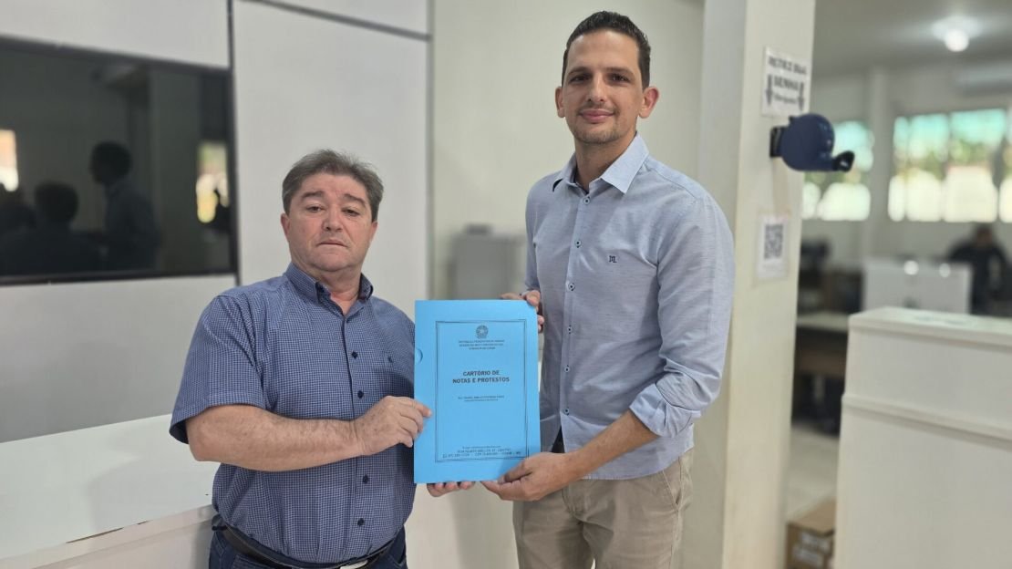 Coxim oficializa posse de área para Parque Industrial com assinatura de escritura pelo prefeito Edilson Magro