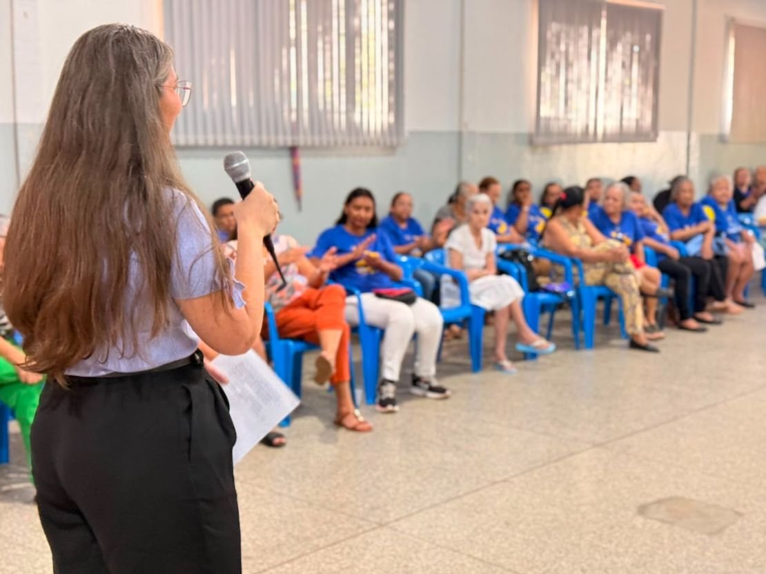 Roda de conversa sobre o Agosto Lilás reúne 63 idosos em Sonora