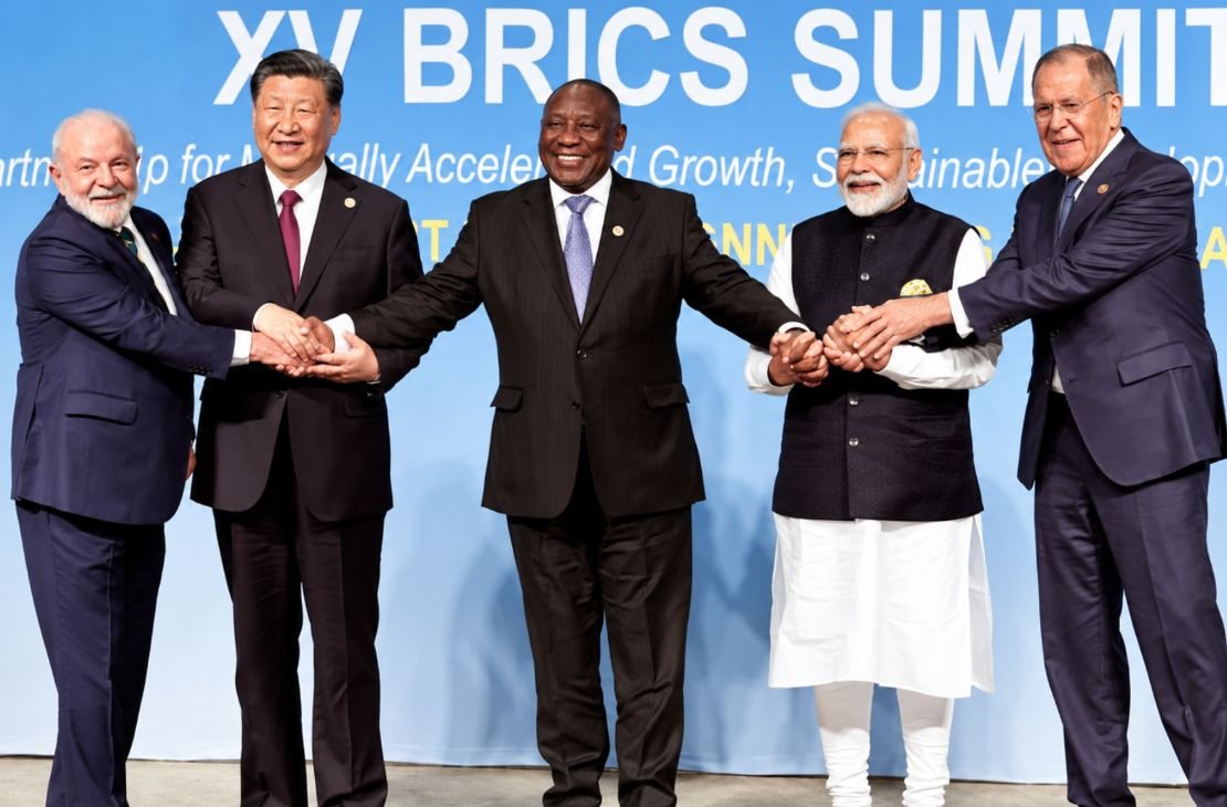 Brics Pay e desdolarização: bloco avança para criar sistemas de pagamento independentes