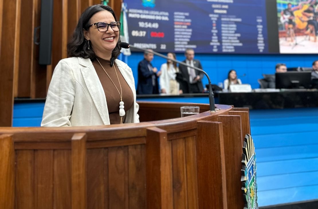 Deputada Gleice Jane comemora avanço da PEC que põe fim à escala 6x1