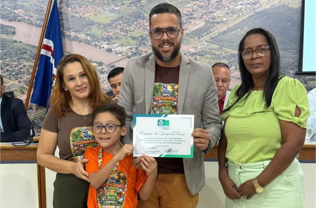 Pr. Júnior Izaias é homenageado por Simone Gomes por trabalho com crianças, adolescentes e famílias em Coxim