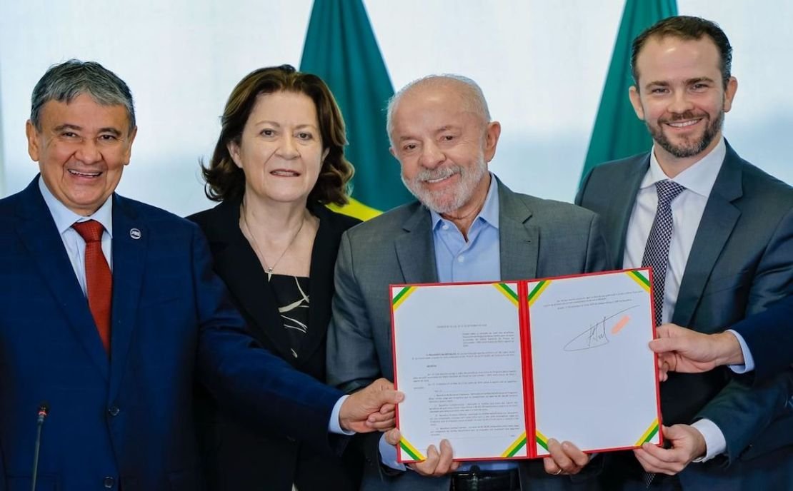 Lula anuncia reajuste de 15% no Bolsa Família; veja o novo valor