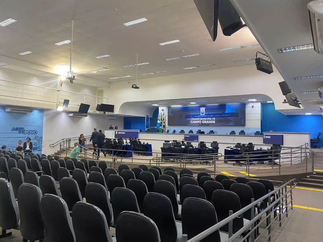Câmara de Campo Grande aprova suspensão de descontos de consignados ligados ao CredCesta e Banco Master