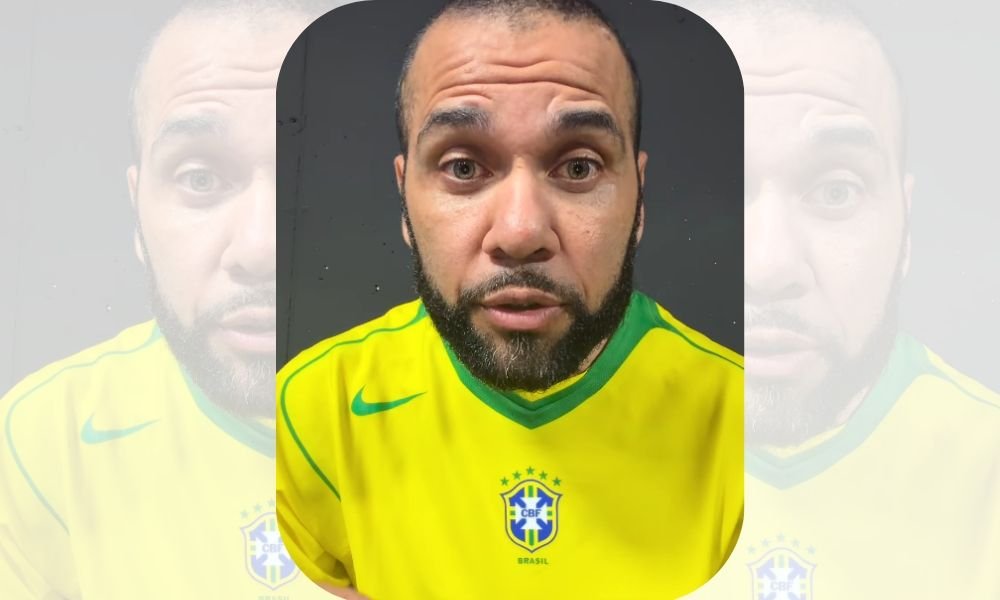 Daniel Alves declara apoio a Flávio Bolsonaro e coloca discurso de “família” do candidato sob novo questionamento