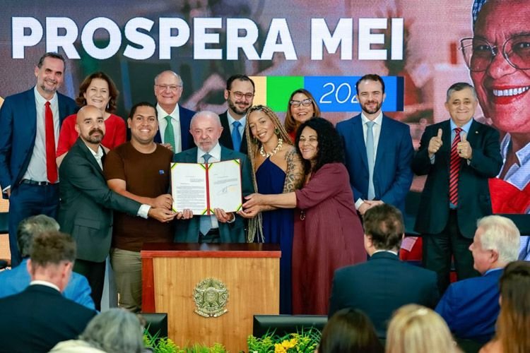 Lula anuncia perdão de dívidas e Pix de até R$ 5 mil para MEIs: ‘Direito de prosperar’