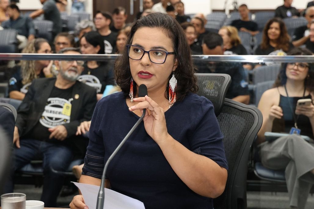 Em embate com Zé Teixeira, Gleice Jane lembra que Bolsonaro propôs fim do SUS