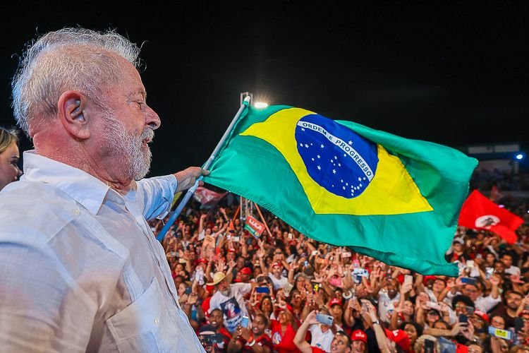 Brasil deve voltar ao grupo das 8 maiores economias do mundo em 2027, aponta FMI